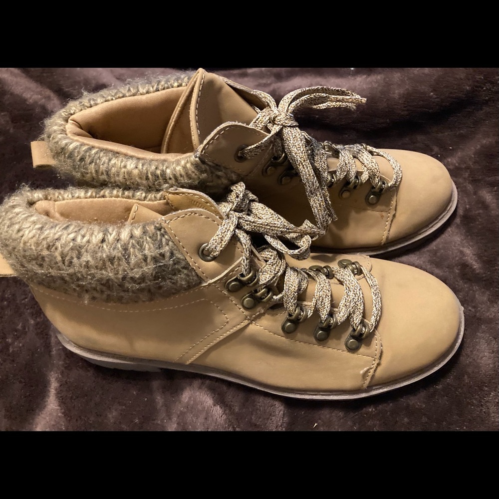 Time & Tru Tan Lace-up ankle boots Size 8